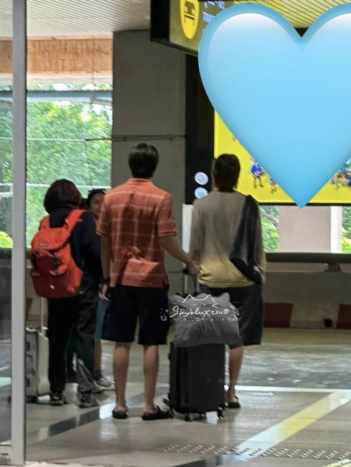 skybluxtsu's tweet photo. ดูจากไอจีสกายนานิแล้วคิดว่าสิ่งที่นี่เดาไว้น่าจะเป็นจริงละ ขอลงรูปที่สนบเลยละกัน รอดูรายการนะค้าบ

ปล.เพื่อนเป็นมักเกิลไม่ได้เข้าไปรบกวนพี่ดารานะ ระยะถ่ายค่อนข้างไกล นี่ซูมรูปแล้วครอปเอา https://t.co/asqLl3hsKm