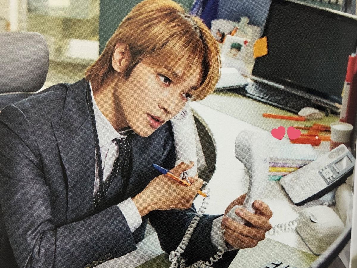spongextyong's tweet photo. “hang on ill transfer your call” 😊

#태용 #taeyong #spongebob https://t.co/F0tLiAfh5F