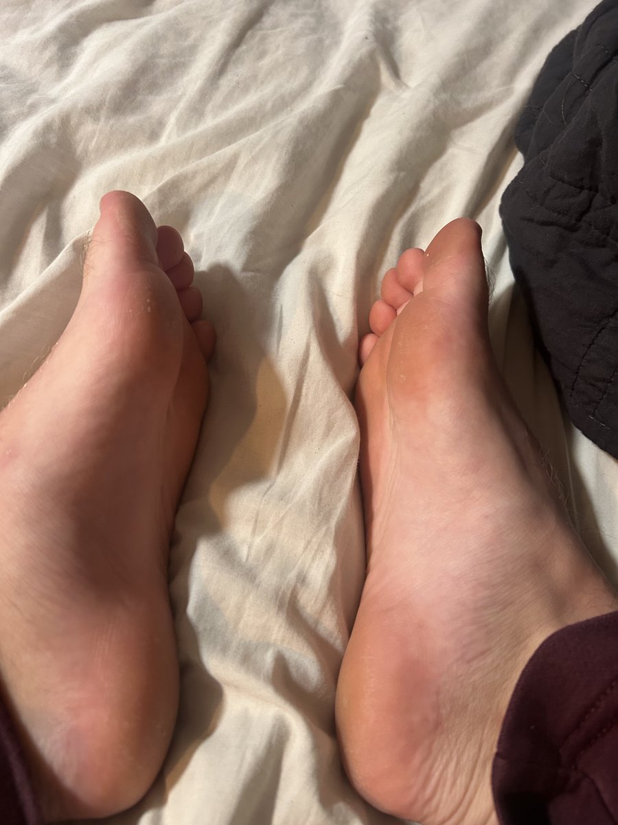 PersonWoman360's tweet photo. Feet🤤🤤🤤 https://t.co/lEwjjkJGIb