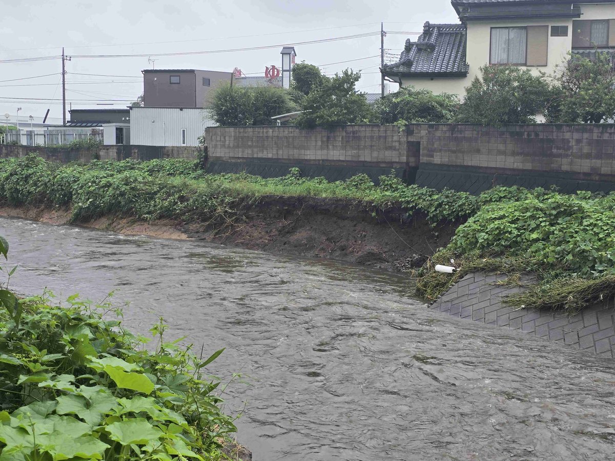 gunken000's tweet photo. #災害
パトロール/状況報告
伊勢崎市　一級河川桂川　国道50号上流　護岸崩壊　 #群馬県建設業協会 #群馬県 #建設業
2026/07/18 09:50 1 https://t.co/82UOja5Bgr