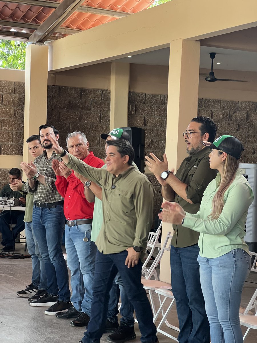 RicardoMadridP's tweet photo. #Mocorito siempre recibe con calidez y con muchas ganas de construir. 💚

Fue un gusto compartir este encuentro con amigas y amigos para dialogar sobre el presente y el futuro de este Pueblo Mágico, intercambiar ideas y seguir fortaleciendo un proyecto que crece desde el territorio y con la participación de la gente.

Seguimos caminando Sinaloa, sumando voluntades y construyendo un movimiento cada vez más fuerte y cercano a la ciudadanía. 🌱

#RIMA 🟢