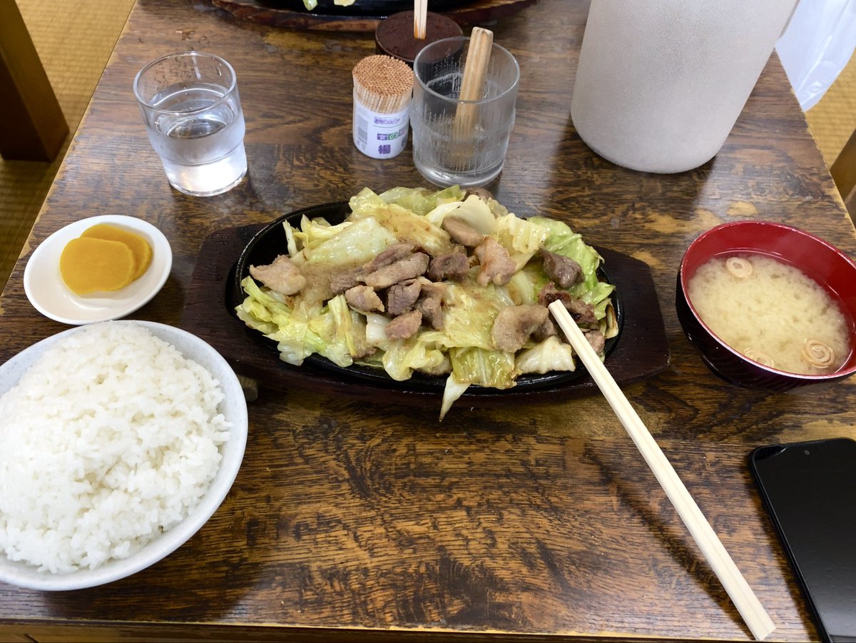 Mark_K54's tweet photo. ご当地物も食べわないとね

福岡はびっくり亭さんのにんにくガッツリ鉄板焼き

���岡は清水港のマグロ尽くし
蕎麦もつけちゃいました https://t.co/nf9pjT8srX