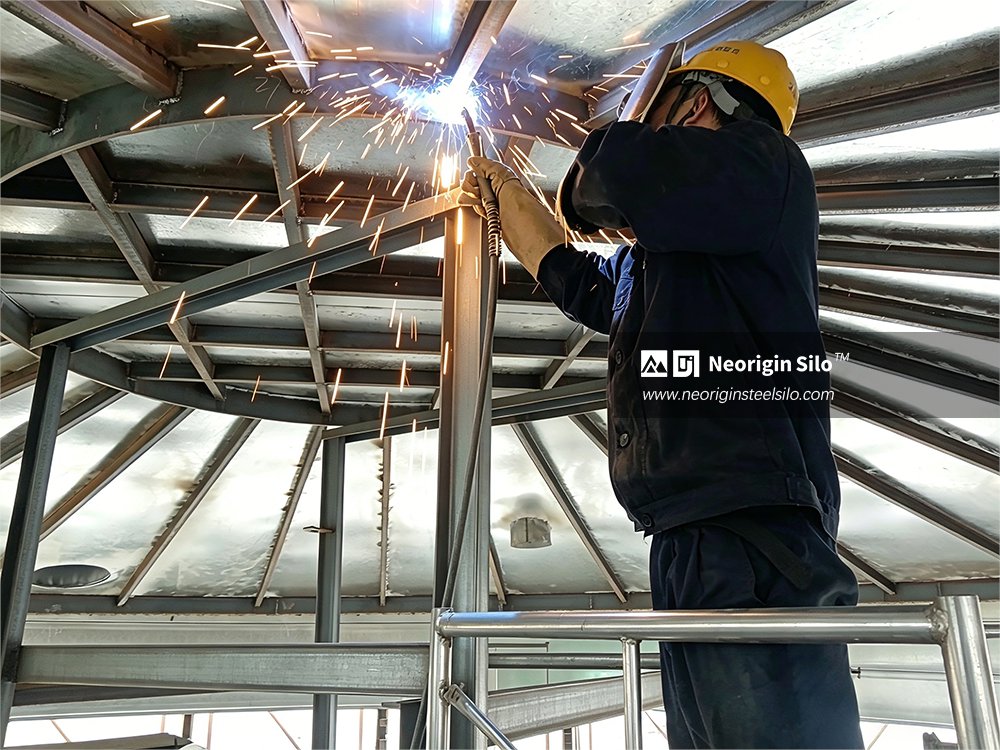 neorigin_silo's tweet photo. Galvanized Steel Silo Roof Welding Check at Site.

🔍 Each weld point is inspected to improve sealing and storage performance.

#GalvanizedSteelSilo #SiloConstruction https://t.co/r41cACYbmk