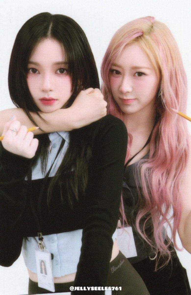 kirinyangz's tweet photo. why are they like this 😭🤣 https://t.co/5aRomZ35DP