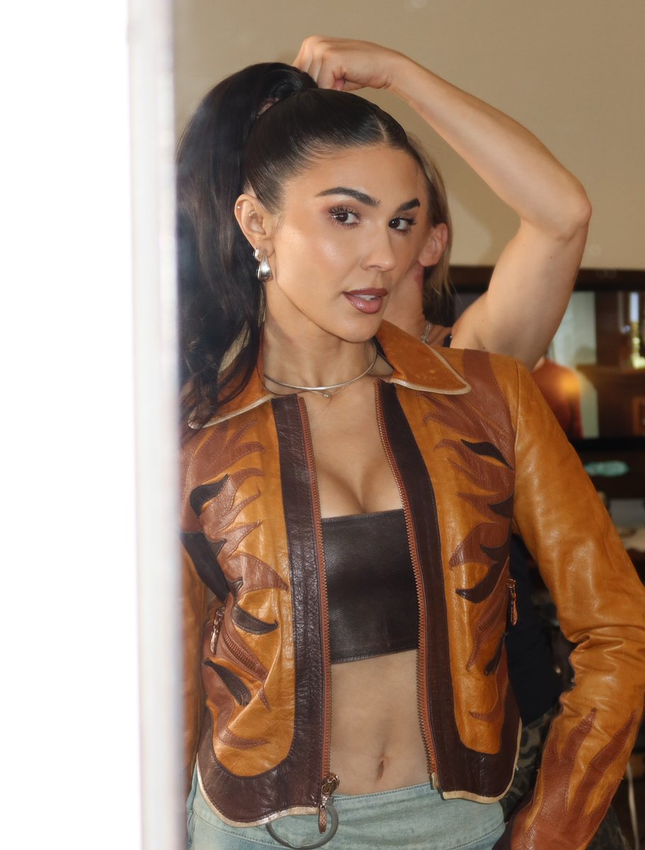 Hot Babes 'N Pro Wrasslin tweet media