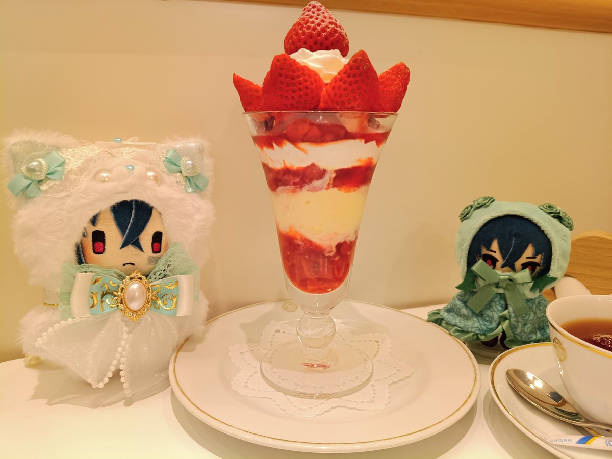 Cook_aknk0219's tweet photo. 大きな苺パフェだね🍓 https://t.co/7JcqKkkn2t