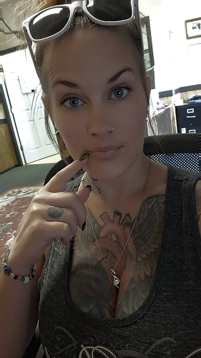 Britnie84k's tweet photo. @courtneyltillia 😍 https://t.co/1IdFs6kokz
