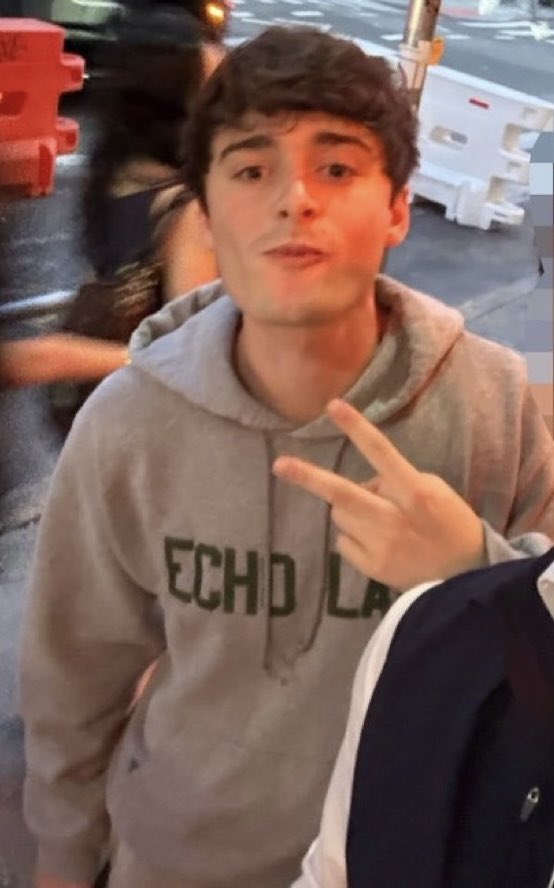 hawkins_batman's tweet photo. noah out and about in nyc this evening!! 🌸❤️ https://t.co/RmpMFqPv8y