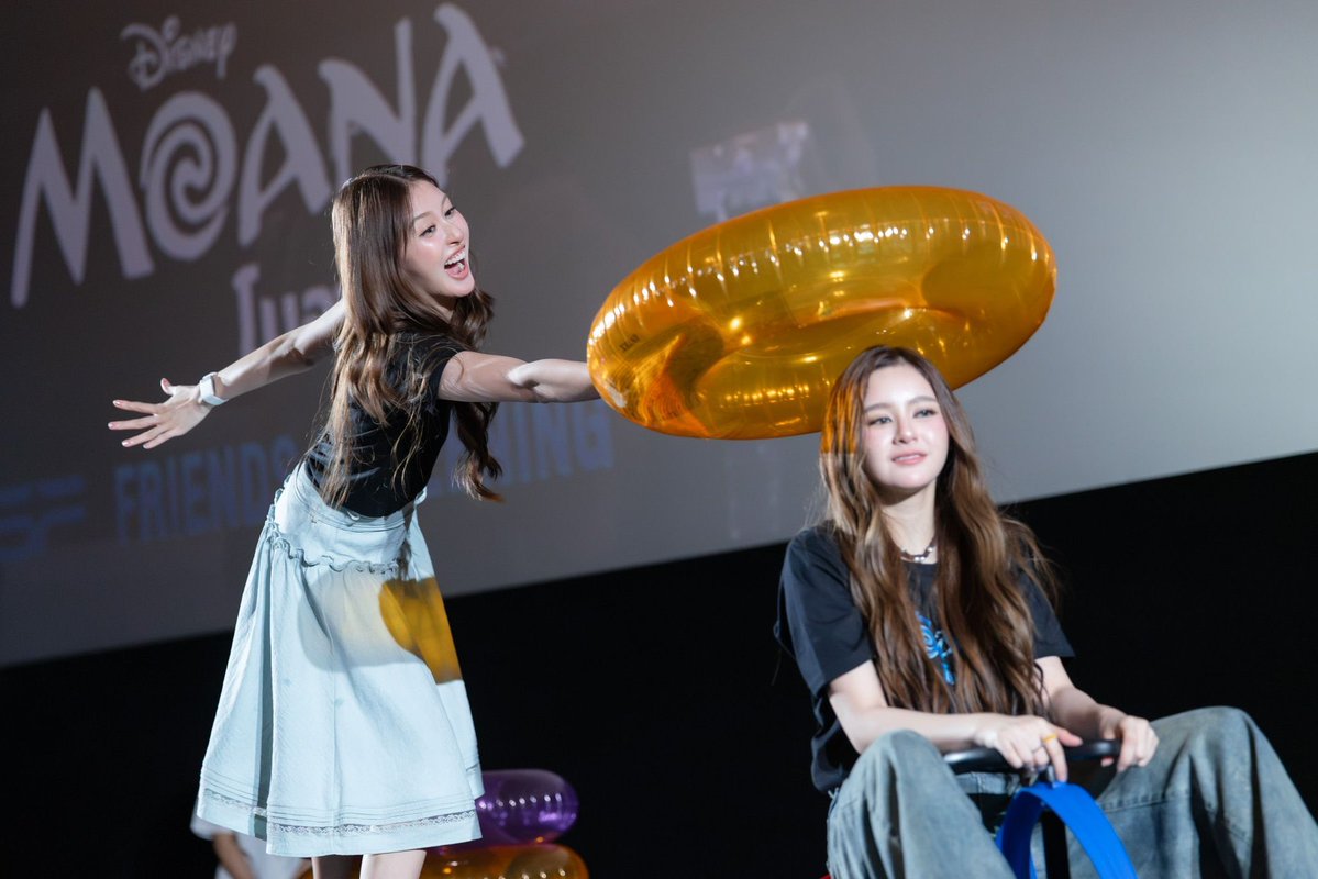 WeLoveSF's tweet photo. 🎀 รอบนี้มีแต่คำว่าน่ารักเต็มไปหมดด NAMTAN, FILM, VIEW, MIM, LUNAR, VIMMY เสิร์ฟความสนุกสดใส ให้แฟน ๆ ในรอบพิเศษ #SFFriendsScreening Disney's Moana ที่ SFW เซ็นทรัลเวิลด์ โรงภาพยนตร์ WORLD MAX CINEMA

📸ผู้โชคดีสามารถดาวน์โหลดภาพ GROUP PHOTO ได้ตั้งแต่วันนี้ - 24 ก.ค. 69
คลิกดาวน์โหลดภาพ 👉 https://t.co/BO8nLZoRjo

นโยบายข้อมูลส่วนบุคคลเพื่อการประชาสัมพันธ์
ของบริษัท ฯ 👉 https://t.co/0r6bllYIvm

เงื่อนไขเป็นไปตามที่บริษัทฯ กำหนด

#SFxNamtanFilmLunar
#SFxViewMimVimmy
#NamtanTipnaree #filmracha 
#viewbenyapa #mimrattanawadee
#LUNAR #VIMMY
#SFxMoana
#ดูMoanaที่SF
#SFgenCinema
#SFcinema 🍿❤