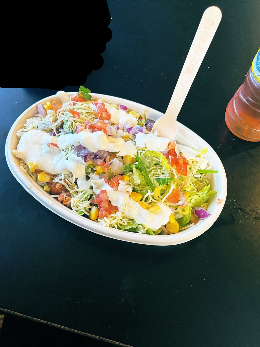 Marshalisnthere's tweet photo. Went on break to catch up with a friend. Changed places we were going and ended up at Zambreros! Haven’t been there is ages but it was so delicious! Roughly estimated the cals and protein. 
750c || 30g p
And a peach iced tea but I didn’t drink it all- 61c
Total: 761c https://t.co/RhXZjDE37f