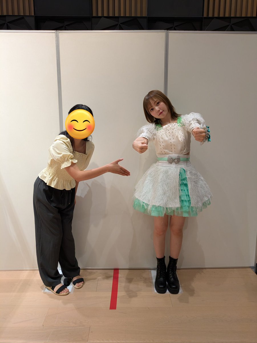 nfsebisabu's tweet photo. えびちゅう×芸人さん（主にM-1）
💚「はじめましての時もそれ以外の時もよろしく」（真空ジェシカさん）
❤「現実をスワイプスワイプ」（ドンデコルテさん）
🤍「あややが点を決めてもうちらには何の特もない」（ヨネダ2000さん）
🧡「It's my face、なんでやね〜ん」（ジャルジャルさん） https://t.co/aHZjsRWtQv