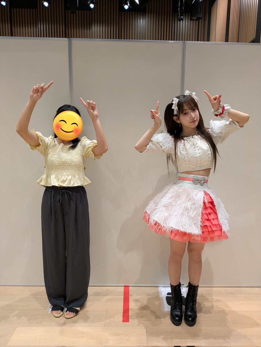 nfsebisabu's tweet photo. えびちゅう×芸人さん（主にM-1）
💚「はじめましての時もそれ以外の時もよろしく」（真空ジェシカさん）
❤「現実をスワイプスワイプ」（ドンデコルテさん）
🤍「あややが点を決めてもうちらには何の特もない」（ヨネダ2000さん）
🧡「It's my face、なんでやね〜ん」（ジャルジャルさん） https://t.co/aHZjsRWtQv