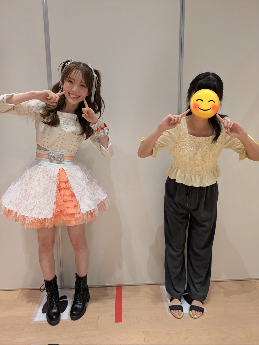 nfsebisabu's tweet photo. えびちゅう×芸人さん（主にM-1）
💚「はじめましての時もそれ以外の時もよろしく」（真空ジェシカさん）
❤「現実をスワイプスワイプ」（ドンデコルテさん）
🤍「あややが点を決めてもうちらには何の特もない」（ヨネダ2000さん）
🧡「It's my face、なんでやね〜ん」（ジャルジャルさん） https://t.co/aHZjsRWtQv