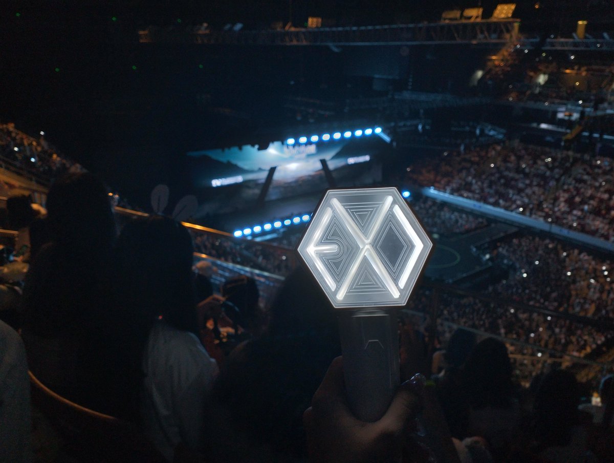 smolmiKAI's tweet photo. @cherryeolji @Eyaatweenietwo @OSHyeobo @seseung00 @sheedang_zyx @incesss0000 @exokai_kr @pathcodeKAI88 @kimwhojongin a post dedicated to the prettiest lightstick 🥹💗 https://t.co/vwfQEa8cnF