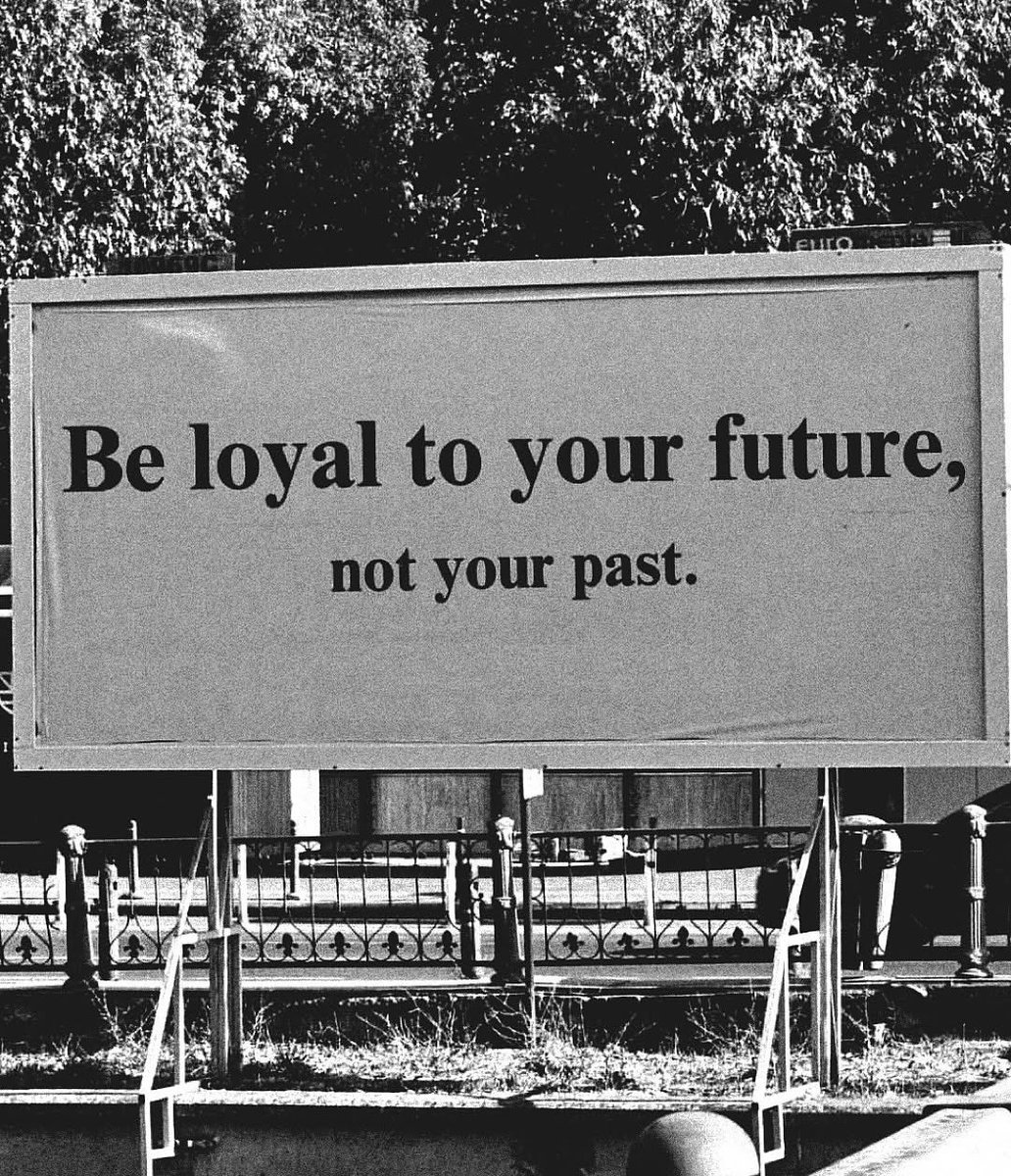 WisdomStoics's tweet photo. Your future needs you. Your past doesn’t. https://t.co/qQjAGz3mem
