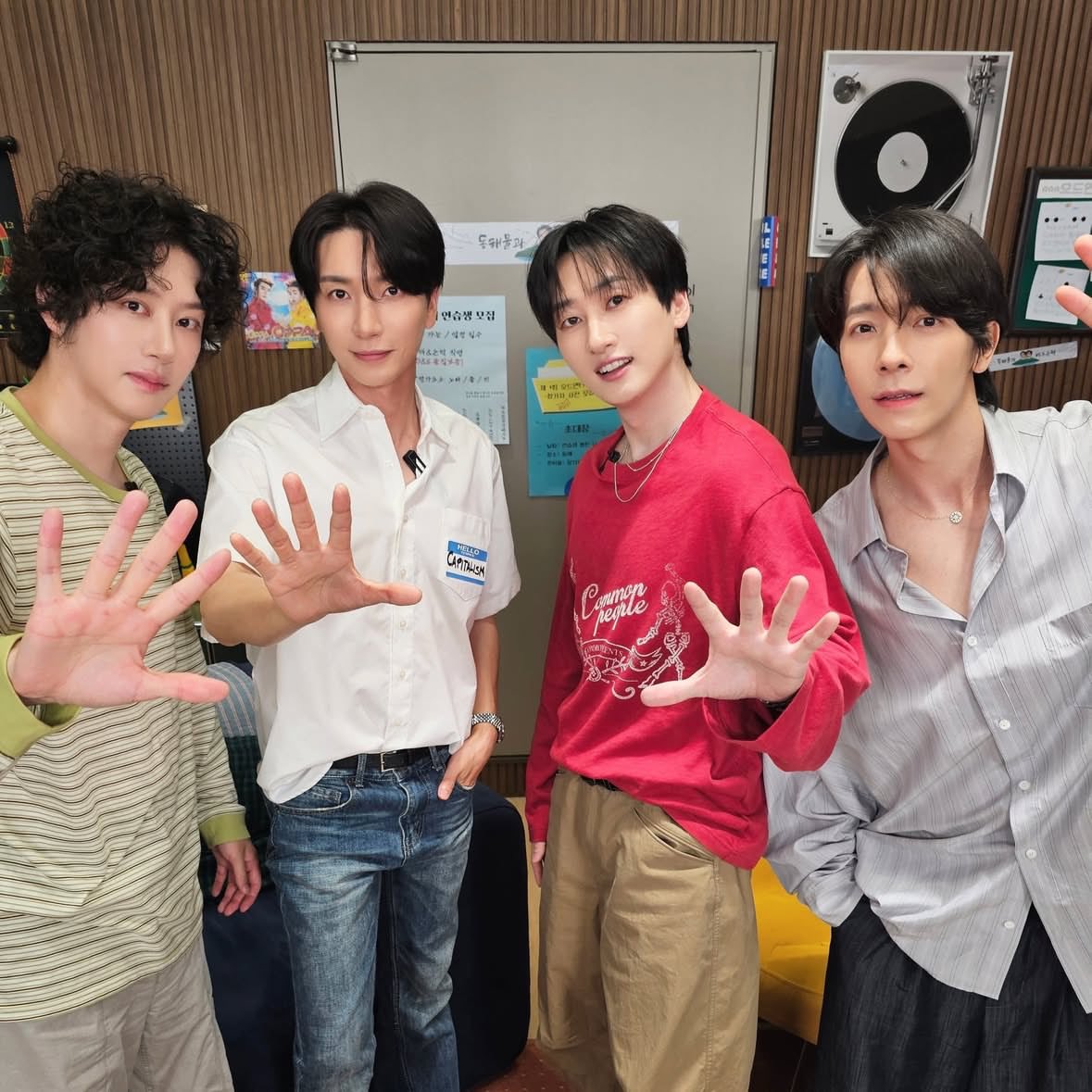ShaleHaeHae's tweet photo. iamdongbaek update: 

Super Junior trait: They only talk about what they want to talk about.

✨Hey, Come heres4✨Ep05
🎉SUPER JUNIOR-83z 🎉 
came to ODE ent.

Scheduled to be released on 2026.07.20.Mon
PM6:15 (KST)

#Donghae #Eunhyuk 
#Leeteuk #Heechul https://t.co/tGAFxZCNfJ