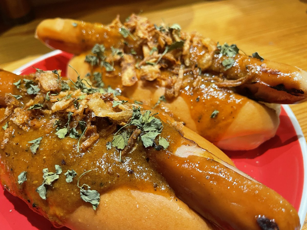 yu_ki_uk's tweet photo. 今年のお魚フェスはバンド馬おやすみです。
カレーもおやすみです。
出店はします。 Vijonです。
スパイスカレードッグ出します。
ノーマルもあります。
みんな食べてね！
魚肉ソーセージ使えば良かったなぁー。

明日、懐かしのみんなに逢えるのも楽しみだ！

@osakanafes https://t.co/Za3IVeFXIi