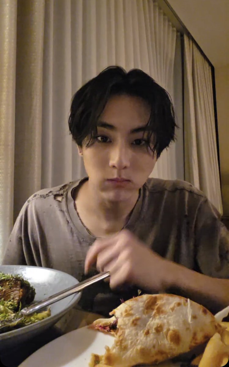 yiiaxz's tweet photo. 쩡떤남자
먹방 라이브키심 https://t.co/HPG5pzKgJR