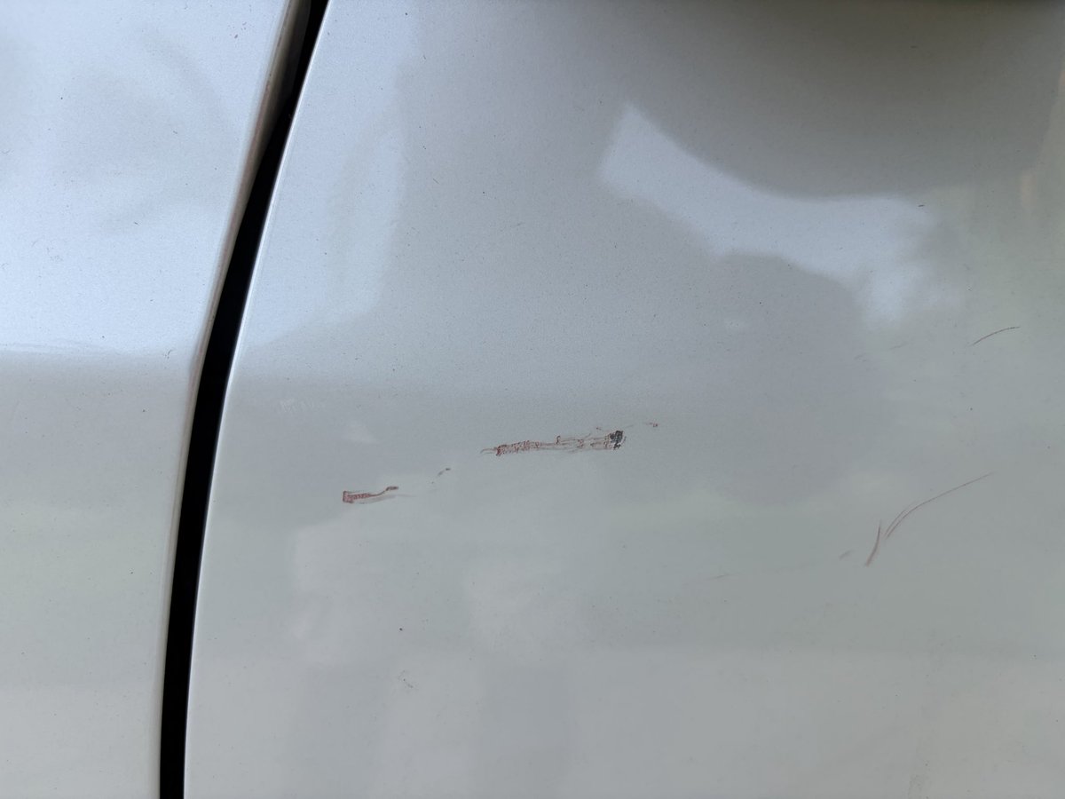 Vijilvalsan's tweet photo. Car delivered after 84 days of service at @signaturehondakannur. And no response from @HondaCarIndia even after repeated mail. Broken glass inside, paint particles, mud inside, power window not working, dead battery, scratch on door. https://t.co/tO4upbb04N
