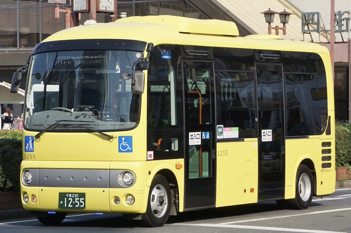 Ng1113_'s tweet photo. 京成バス千葉イースト(四街道)_1217,1255,1245
ポンチョいろいろ。
1245がH24年式で最古参です。ヘッドライトは前の方がカッコよかったんですけどね…暗かったのかな…？ https://t.co/7HfRGSgqfA