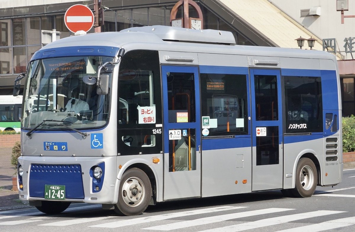 Ng1113_'s tweet photo. 京成バス千葉イースト(四街道)_1217,1255,1245
ポンチョいろいろ。
1245がH24年式で最古参です。ヘッドライトは前の方がカッコよかったんですけどね…暗かったのかな…？ https://t.co/7HfRGSgqfA