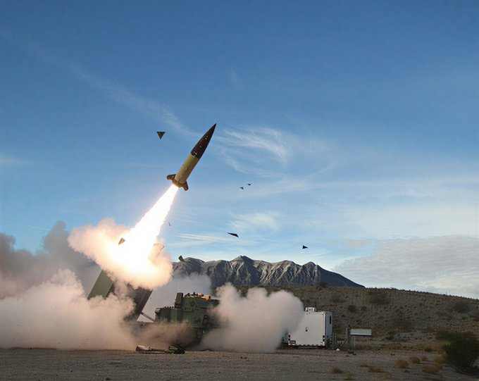 ferozwala's tweet photo. #Breaking
🚨💥Reports of #ATACMS tactical ballistic missile launches by the U.S. Army from #Kuwait targeting Iran.
📍The variant used is most likely the M57 Block IA.
#Kuwait | #USA
#Khorramabad #Lorestan
#IRAN @OSINTWarfare
https://t.co/QbIx1NnsNk https://t.co/17N6T7SKhj