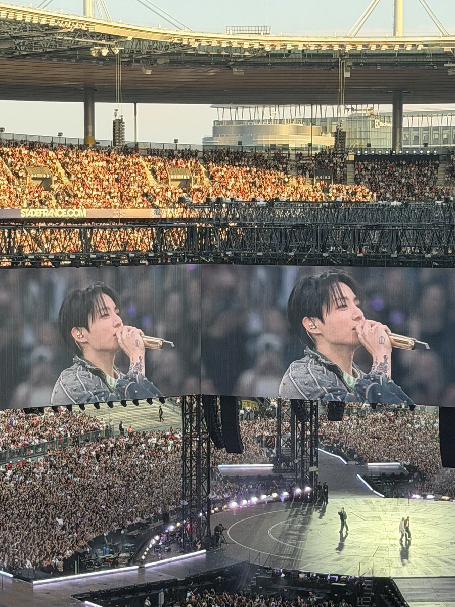 explosivejoon's tweet photo. 1% battery who? ofc my phone had to die right after these pictures but it was worth it https://t.co/GwtBMc3XPY