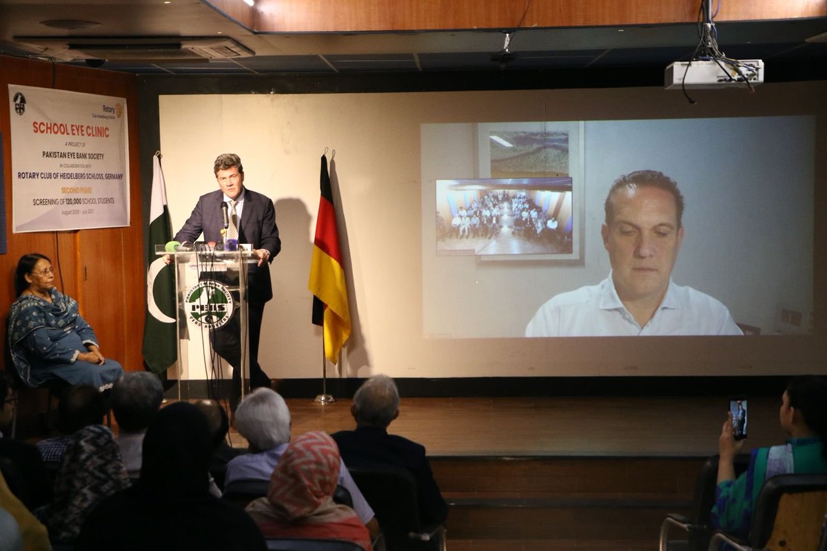 GermanyinKHI's tweet photo. It was an honor for Consul General to inaugurate Phase II of the School Eye Clinic Project, building on screening 60,000 children and expanding to 120,000. Together, @PEBS_Hospital and Rotary Club Heidelberg-Schloss are transforming lives through better vision &amp; learning. 🇵🇰🤝🇩🇪 https://t.co/h1oIk12gw4
