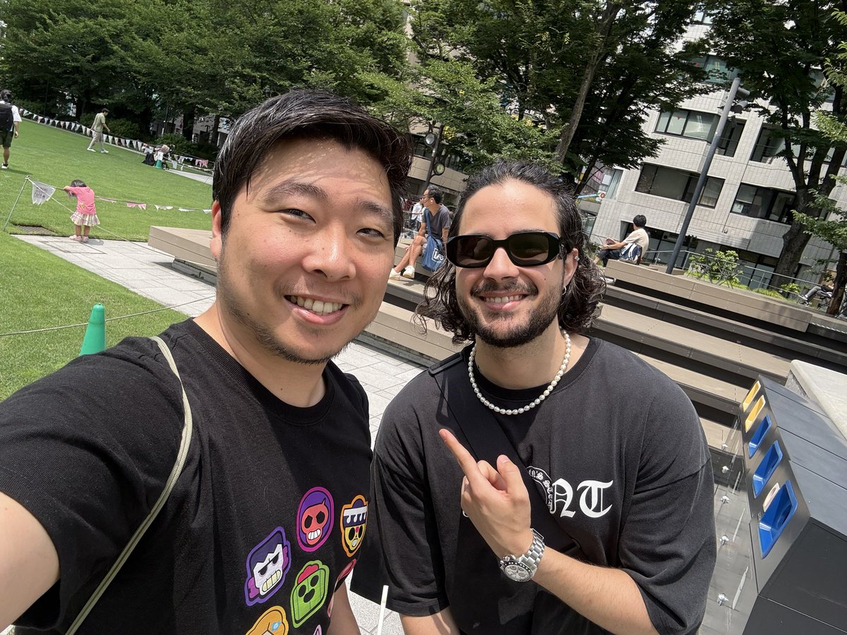 NaotoMaeda5's tweet photo. 南池袋公園にいます！ブロスタTシャツと、サングラスを見つけてください！ https://t.co/ofT4GsT7oP