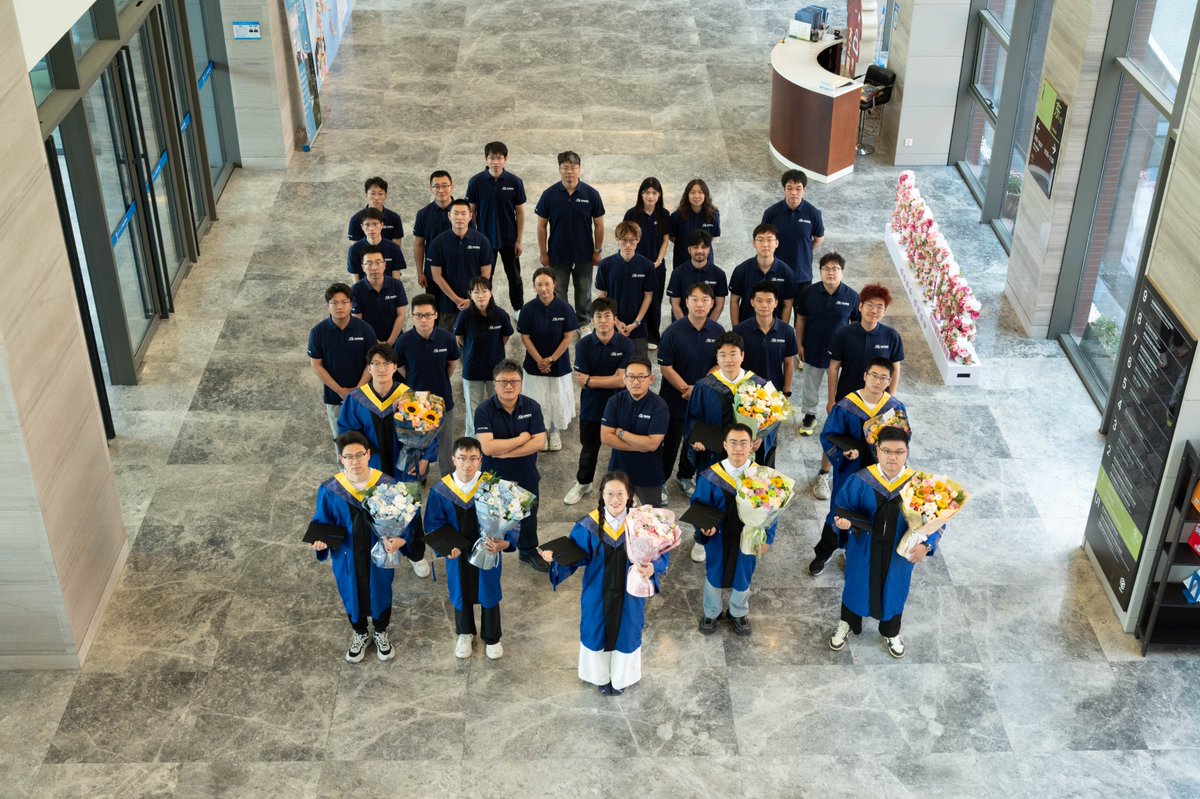 LeiZhangASIPI's tweet photo. Heartfelt congratulations to all the graduates of 2026 from the ASIPI Lab. Wishing you all the best in the future! https://t.co/5ErOe8jbwC