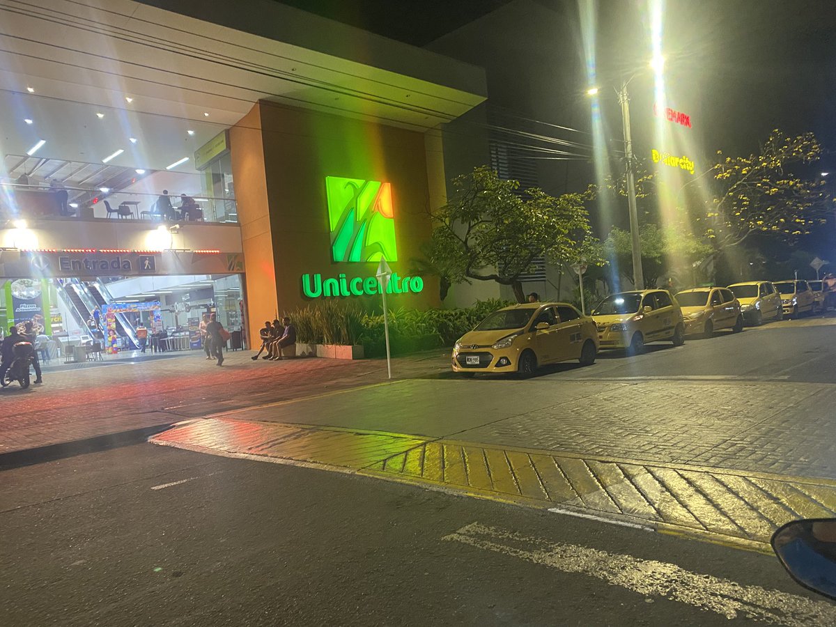 aguilarn69's tweet photo. Por unicentro dando vueltas 😈 https://t.co/BZepi6ZX4A