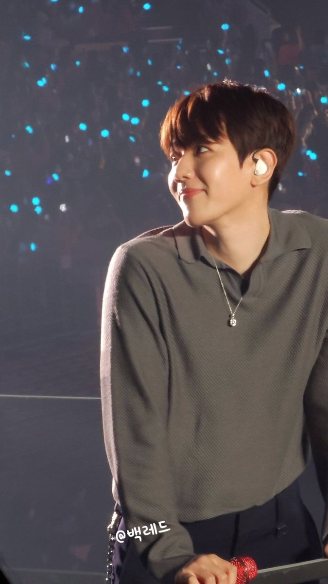 puppy__bh's tweet photo. 팬들보는 백현이 너무 예뿌다 https://t.co/xsPpTq1RSw