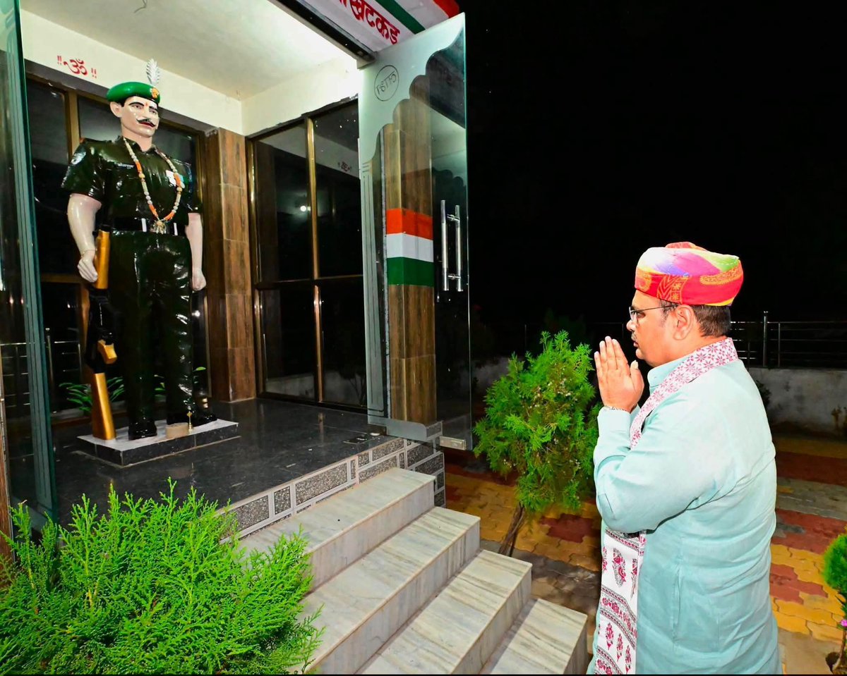 AjaysinghKilak's tweet photo. ग्राम विकास चौपाल के पश्चात आदरणीय यशस्वी मुख्यमंत्री श्री भजनलाल जी शर्मा के साथ #डेगाना की ग्राम पंचायत #तिलानेश  में वीर सपूत, अमर शहीद ग्रेनेडियर मोडाराम खटकड़ जी के आवास पहुँचकर उनकी पावन स्मृतियों को श्रद्धापूर्वक नमन किया।

@BhajanlalBjp @BJP4Rajasthan @RajCMO https://t.co/kVMwCCwCaG