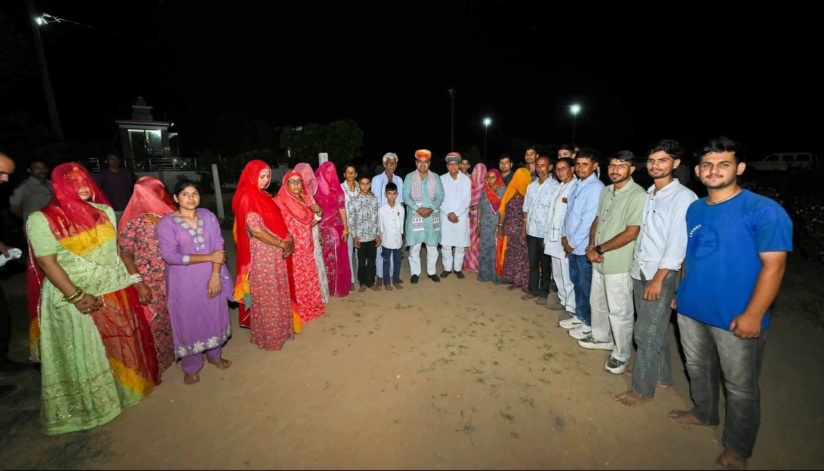 AjaysinghKilak's tweet photo. ग्राम विकास चौपाल के पश्चात आदरणीय यशस्वी मुख्यमंत्री श्री भजनलाल जी शर्मा के साथ #डेगाना की ग्राम पंचायत #तिलानेश  में वीर सपूत, अमर शहीद ग्रेनेडियर मोडाराम खटकड़ जी के आवास पहुँचकर उनकी पावन स्मृतियों को श्रद्धापूर्वक नमन किया।

@BhajanlalBjp @BJP4Rajasthan @RajCMO https://t.co/kVMwCCwCaG