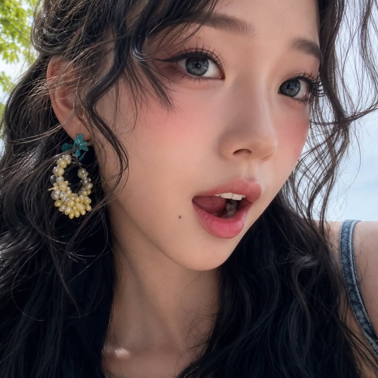 secrethazie's tweet photo. honeybee https://t.co/FWe3wnedBt