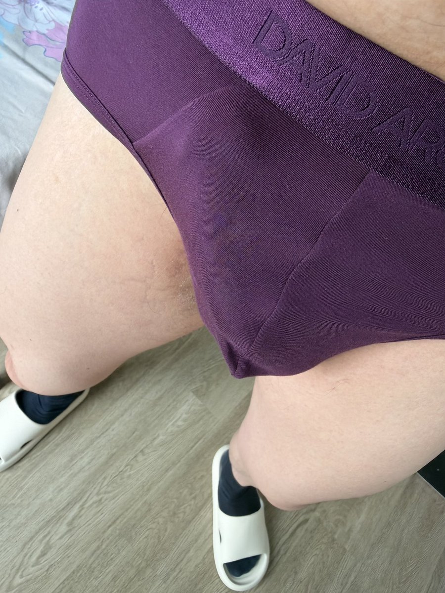 Tomatobriy's tweet photo. 蓝色和紫色也挺好看
#臭脚 #雄臭 #直男黑袜 #正装黑袜 #黑袜 #黑袜臭脚 https://t.co/q4S39VqGxB