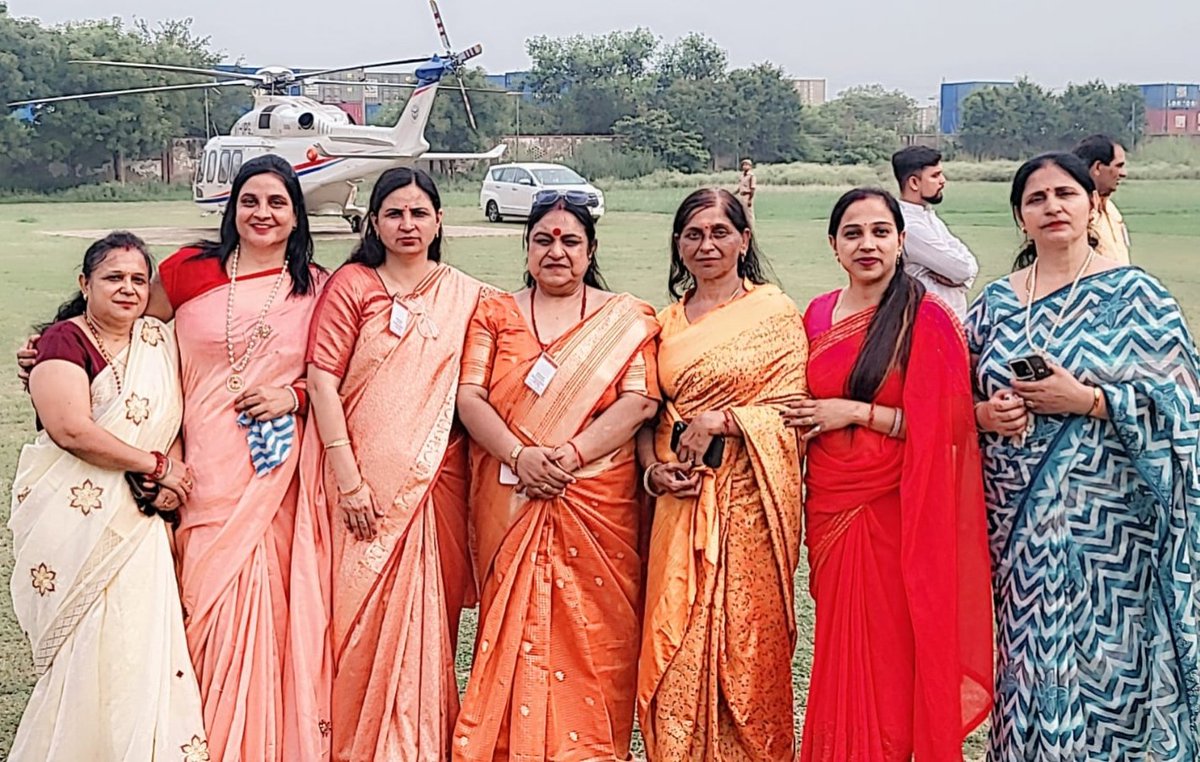 Usha_Ch_BJP's tweet photo. हमारे मुरादनगर क्षेत्र की शान, 6 बार विधायक एवं उत्तर प्रदेश सरकार में कबिनेट मंत्री रहे स्वर्गीय आदरणीय श्री राजपाल त्यागी जी की प्रतिमा का अनावरण  उत्तर प्रदेश के यशस्वी मुख्यमंत्री आदरणीय श्री योगी आदित्यनाथ जी के द्वारा मुरादनगर में किया गया।

शत-शत नमन! विनम्र श्रद्धांजलि!🙏 https://t.co/nnYQBRHlHH