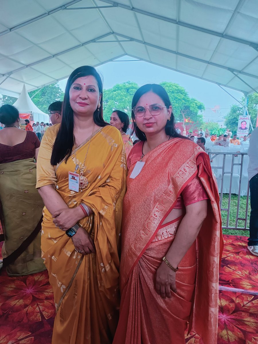Usha_Ch_BJP's tweet photo. हमारे मुरादनगर क्षेत्र की शान, 6 बार विधायक एवं उत्तर प्रदेश सरकार में कबिनेट मंत्री रहे स्वर्गीय आदरणीय श्री राजपाल त्यागी जी की प्रतिमा का अनावरण  उत्तर प्रदेश के यशस्वी मुख्यमंत्री आदरणीय श्री योगी आदित्यनाथ जी के द्वारा मुरादनगर में किया गया।

शत-शत नमन! विनम्र श्रद्धांजलि!🙏 https://t.co/nnYQBRHlHH