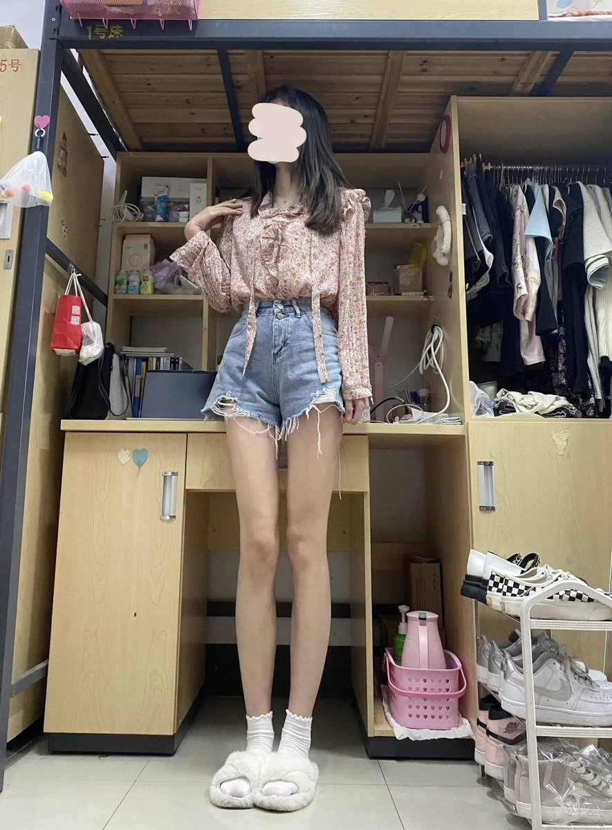 steph1824's tweet photo. 出个女大，05/48/165，一起活动过三次了，暑假找金主，刚玩没多久下面水多很紧，有想约的赶紧了，暑假后就不做了。 https://t.co/nfS6eq2bUf