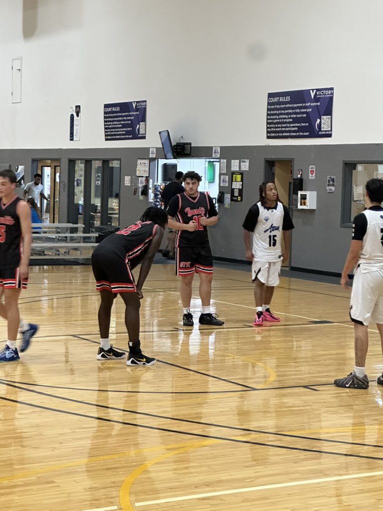 AlamoCityHoops1's tweet photo. 🚨The #SummerHoopsfest🚨
Babatunde Akindaymoi with the bucket &amp; 1!

@stxbandits 17U up big in the 2nd half
#AlamoCityHoops https://t.co/ofPIqG6I45