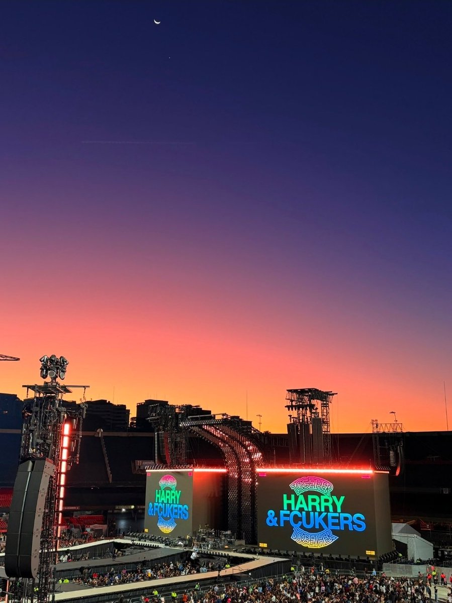 jmjkkkm's tweet photo. onde tudo começou//onde tudo terminou, o céu do Brasil está em festa por você harry styles https://t.co/7dhUwH4KhV