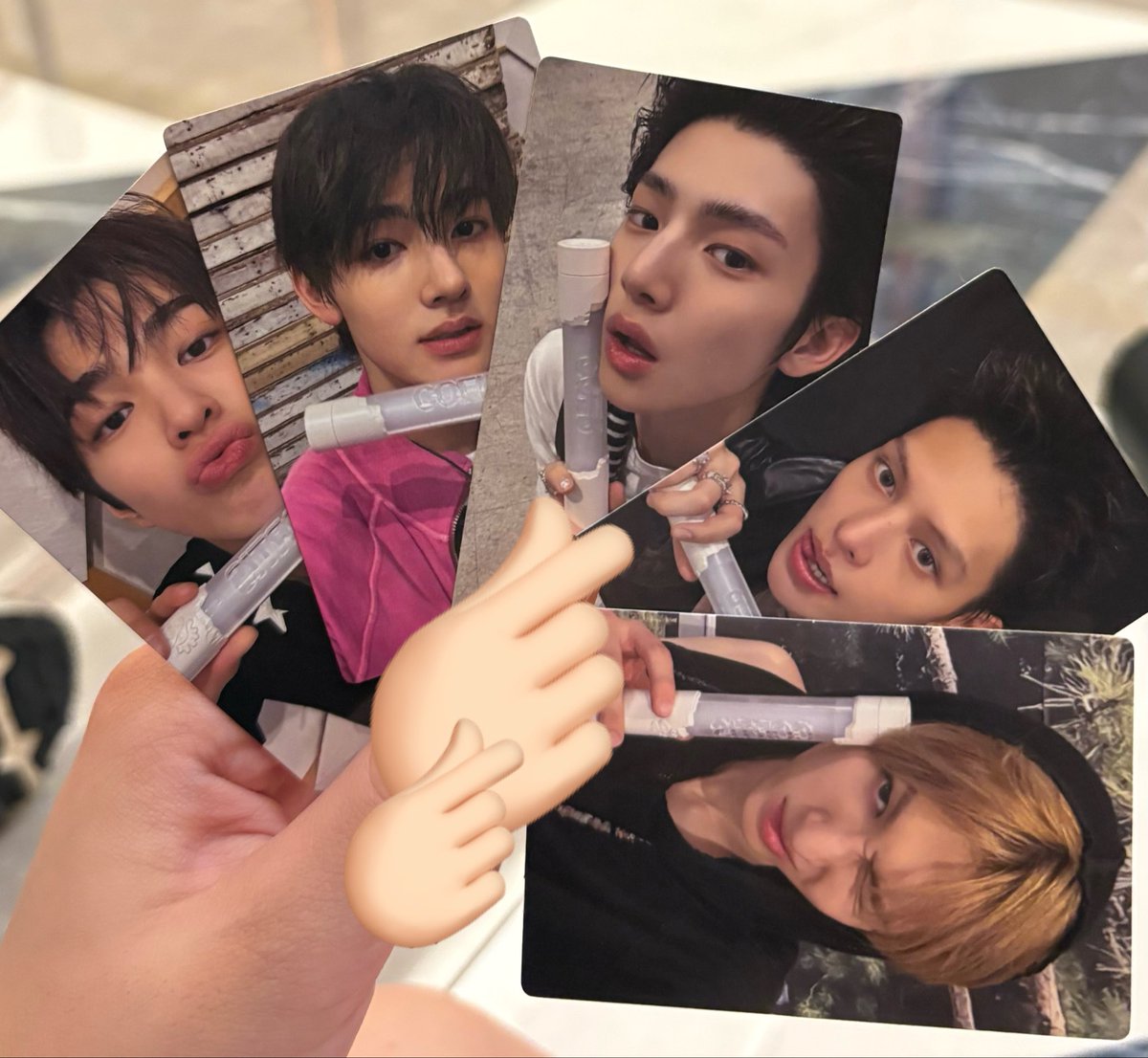 u__eom's tweet photo. 포카가 ㅁㅊㄴ이라 봐준다내가 https://t.co/VRyWtnD8QL