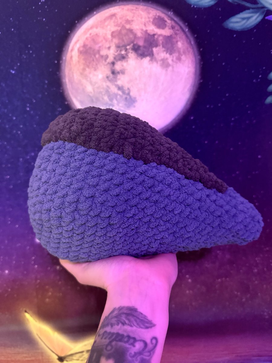 miki__vii's tweet photo. Day 1 of crocheting Baby Lotus! Body is almost done!
I’ll continue the process on stream Monday!
#Warframe #TennoCreate #crochet https://t.co/zJ82HdzhDO
