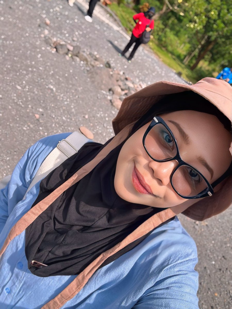 RFebrianaaaaa's tweet photo. Wide bucket hat. Topi multifungsi penghalau panas melihat dia dengan yang lain 😆
Banyak warna cakep. Tidak lup murce juga 🥰 https://t.co/1sm4O7vLNB https://t.co/huCmw5JARU