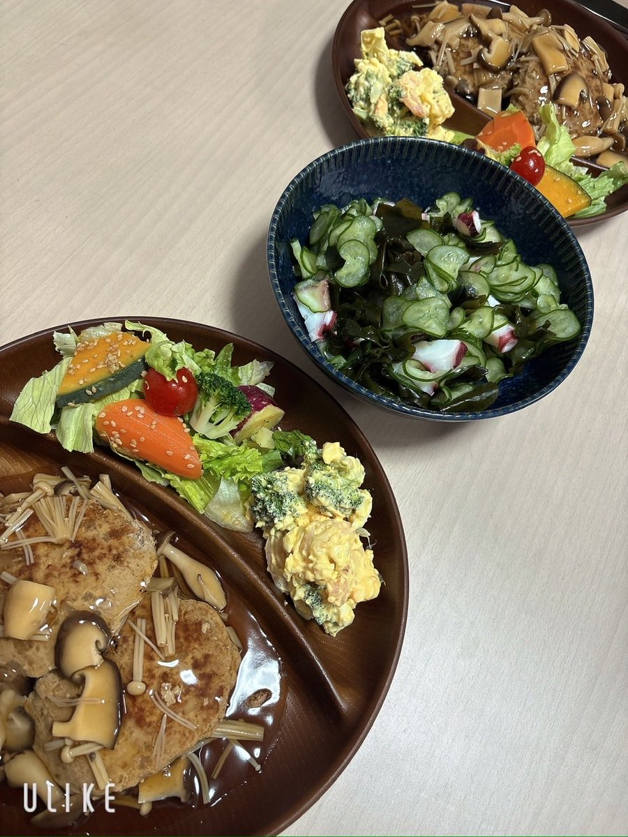 mondendayo's tweet photo. 昨日7月17日であられが2歳になりました✨さきちゃんが作ったご馳走とフルーツボール🍇🍓🍑🍉まだまだ甘えちゃんですがすくすく育ってます☺️これからもあられをよろしくお願いいたします🙏
 #マイクロブタ
 #誕生日 https://t.co/4Eeq2XCOqm