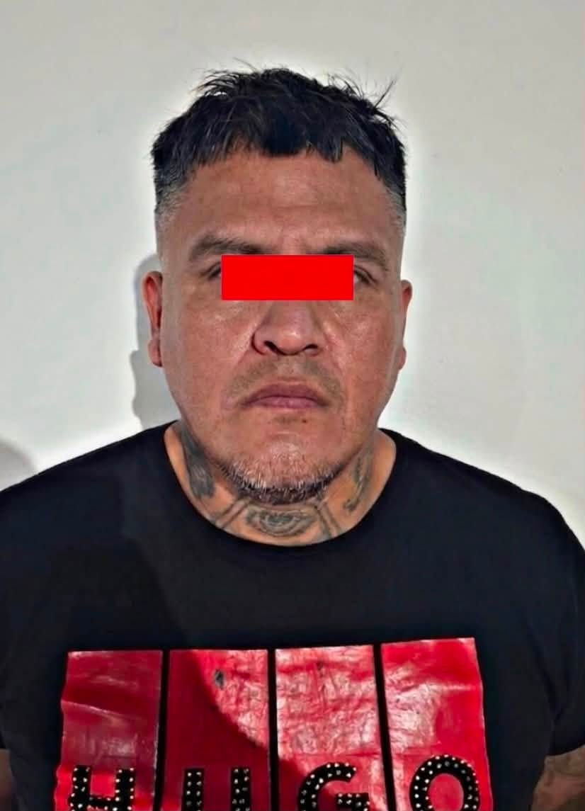 Eco1_LVM's tweet photo. 🚨🚨🚨-Nuevo León-

Por el bestial asesinato de Pamela Yahaira, catearon propiedades del cantante Arnulfo Jr.

Pamela, iba a una fiesta en Guadalupe con un hombre que conoció en redes sociales, pero fue levantada, golpeada y quemada viva.

La encontraron aún con vida en un camino de terraceria de Juárez, fue gracias a eso que pudo identificar a sus agresores, a pesar de tener quemaduras en el 90% de su cuerpo.

Implicados en el caso y que han sido detenidos:

-Arnulfo de Jesús "El Gordo" López Garza, hijo del cantante Arnulfo Jr.
-Óscar Raúl de 32 años
-Karina Lizeth de 35 años
-Héctor Hugo de 35 años
-María de la Luz de 39 años

En e primer cateo los Equipos localizaron
-3 cortas
-Balas
-Grapas de Cristal y Cocaína
-3 motos

En el segundo cateo aseguraron:
-Grapas de Cristal y Marihuana
-4 laptop
-1 DVR
-1 machete
-1 radio de frecuencia
-1 moto