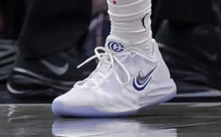 JustFreshKicks's tweet photo. It's gotta be the shoes 🥶 @CaitlinClark22 https://t.co/2imuJEtiw5