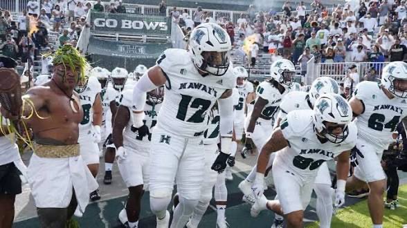 vblake_2027's tweet photo. After a Great Conversation with @CoachThurmanCU I’m Blessed to Receive my 6th D1 offer from Hawaii University 🔥@CoachGCoop @TreLester72 @Davis1_coach @coach_jay318 @JeritRoser
@MikeRoach247 @N_W_Sports 
@samspiegs @RecruitLouisian https://t.co/kNrW7KcEJl