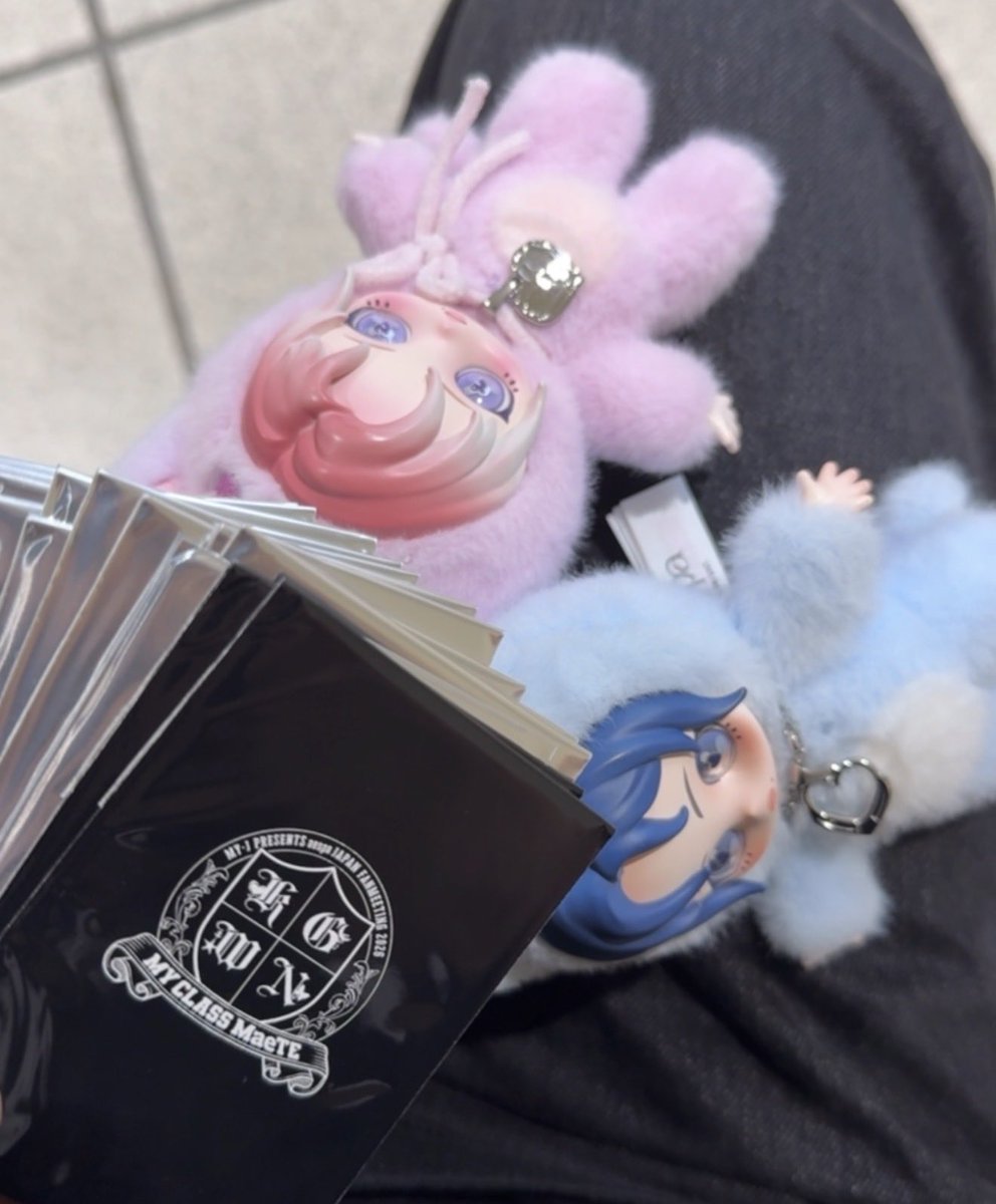 ri_bluu2's tweet photo. 2部だから受け取り終わって暇すぎて死にそう https://t.co/nrmthNXXpv