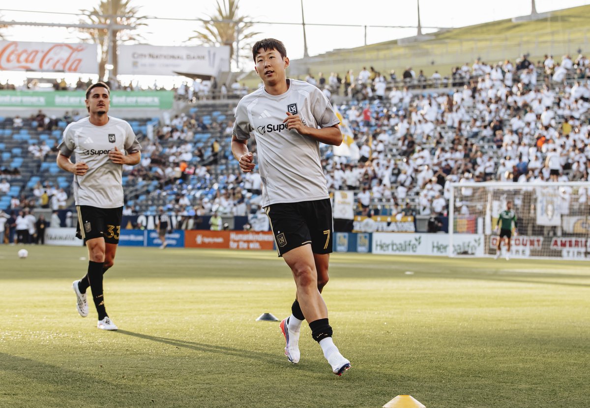LAFC's tweet photo. Getting warm ⚽️ https://t.co/PkQK8vjiiU